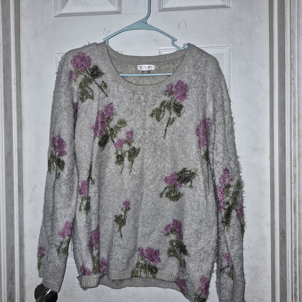 VENUS Heather Gray Floral Sweater